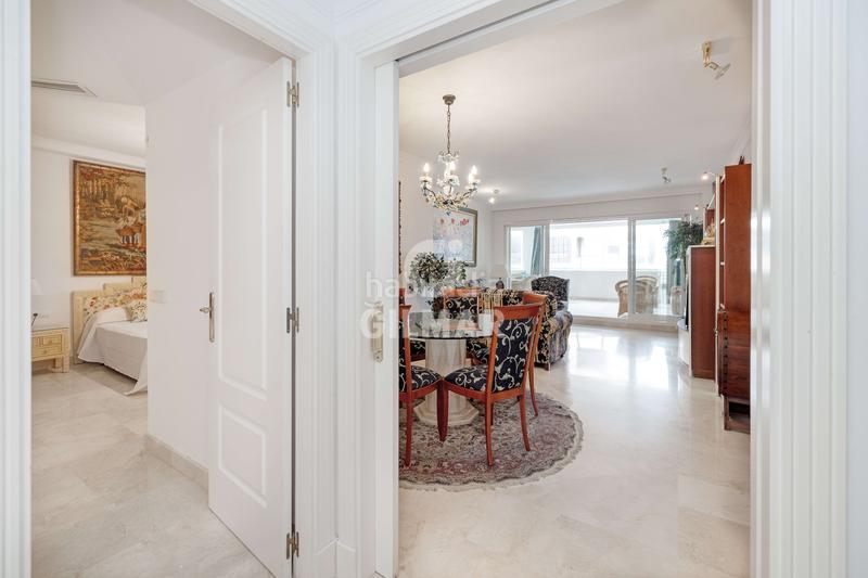 Foto f3afbf00-fa57-46e4-8855-903ff8279c46. Apartament amb calefacció aparcament piscina a La Carolina - Guadalpín Marbella