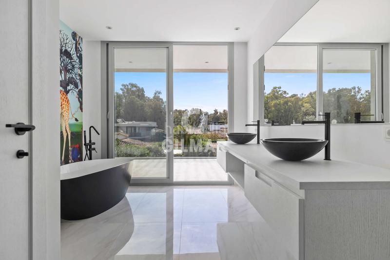 Foto a632d8ca-e106-4351-bf95-11cec39b0faf. Chalet avec chauffage parking piscine dans Nueva Alcántara Marbella