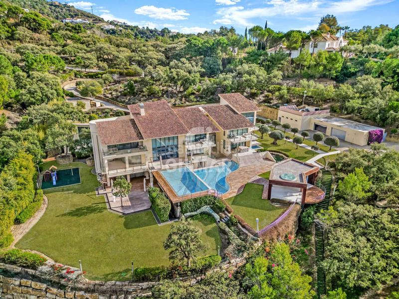 Foto 245d99e6-10a1-4b23-824f-a7c07ab362da. Chalet avec chauffage parking piscine dans La Zagaleta Benahavís