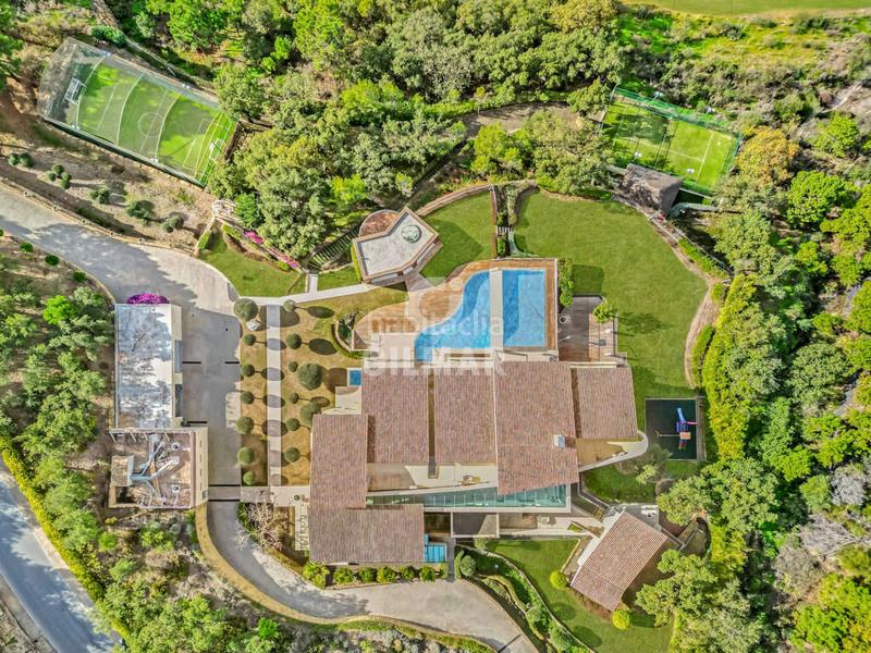 Foto c2bb426e-61bc-447e-b9bc-dba72884a381. Chalet avec chauffage parking piscine dans La Zagaleta Benahavís