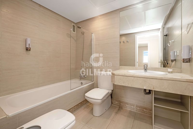 Foto 308eed6f-c504-463b-a8b9-c3cb186e259b. Apartament amb calefacció aparcament piscina a Puerto Banús Marbella