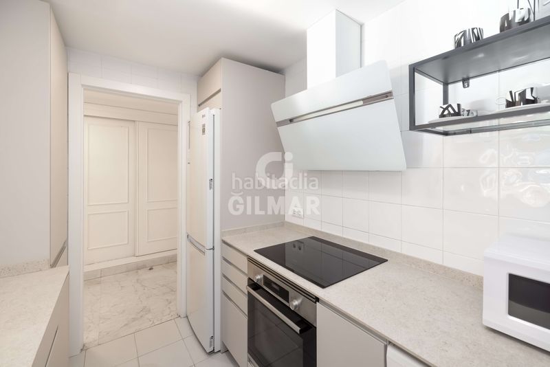 Foto 7c0850d5-51b4-4fe6-95f0-e7cefcb41a4c. Apartament amb calefacció aparcament piscina a Puerto Banús Marbella