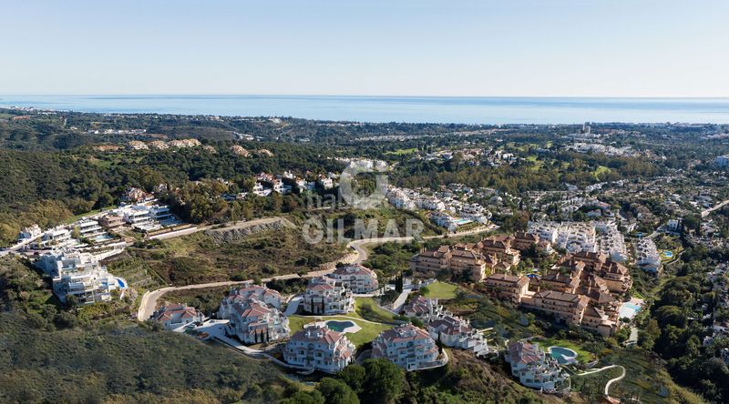 Foto c2aa0c75-f290-4100-9343-73432e6ff1ab. Dúplex amb calefacció aparcament piscina a Los Naranjos Marbella