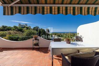 Doppelhaus in Las Brisas. Ubicado en el corazón de nueva andalucía, este chalet pareado re