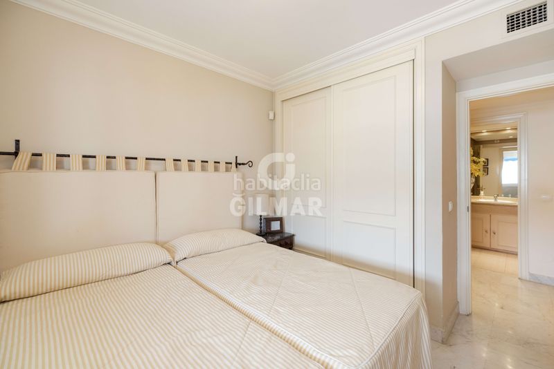 Foto 70a6cea7-5d90-4aeb-8631-5b15c86f4c19. Pis amb calefacció aparcament piscina a Puerto Banús Marbella