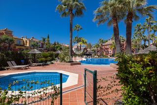 Appartement in La Dama de Noche - La Alzambra. Amplio apartamento de 2 dormitorios en la exclusiva urbanización