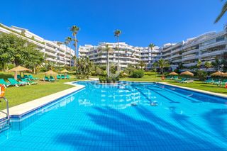 Apartament a Las Lomas de Río Verde. Exclusiva propiedad frente al mar en la milla de oro de marbella