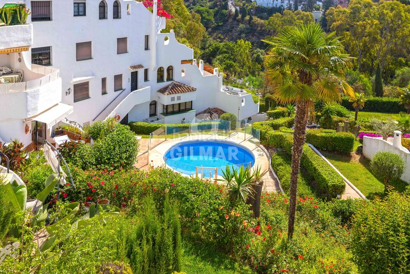 Foto 0379ed19-2af6-45ef-a542-bf9c9f949b98. Dúplex amb calefacció aparcament piscina a lomas de Marbella club Marbella