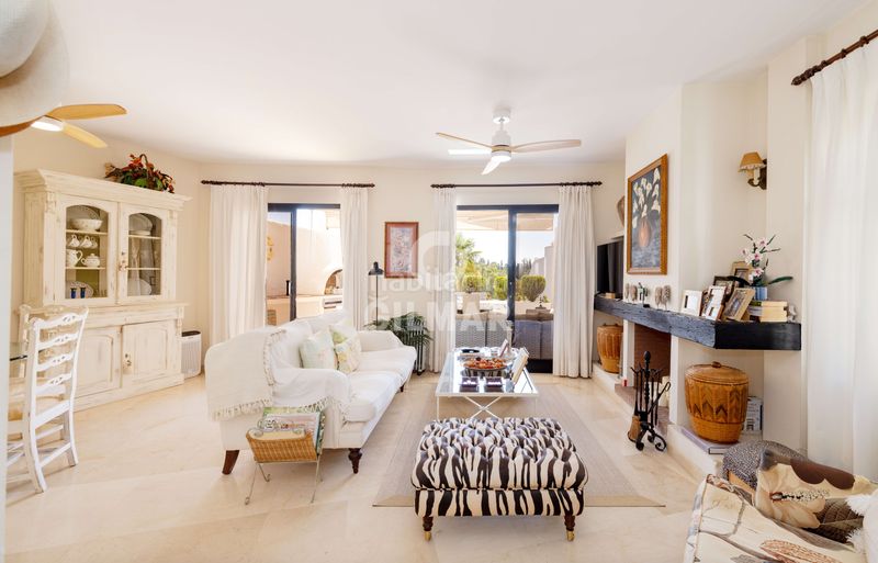 Foto 2f41b78f-d637-4434-8e11-60b3dce65f73. Dúplex amb calefacció aparcament piscina a lomas de Marbella club Marbella