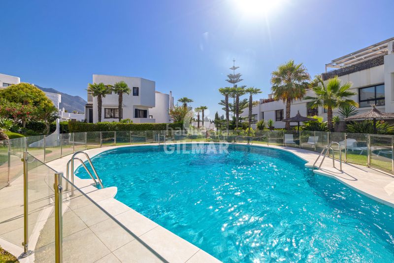 Foto 64827ed3-2dec-401f-a7f1-553f316ca2e0. Dúplex amb calefacció aparcament piscina a lomas de Marbella club Marbella