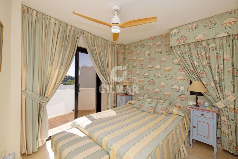 Foto 9b750108-9b2a-4188-b221-d68a02908e6b. Dúplex amb calefacció aparcament piscina a lomas de Marbella club Marbella