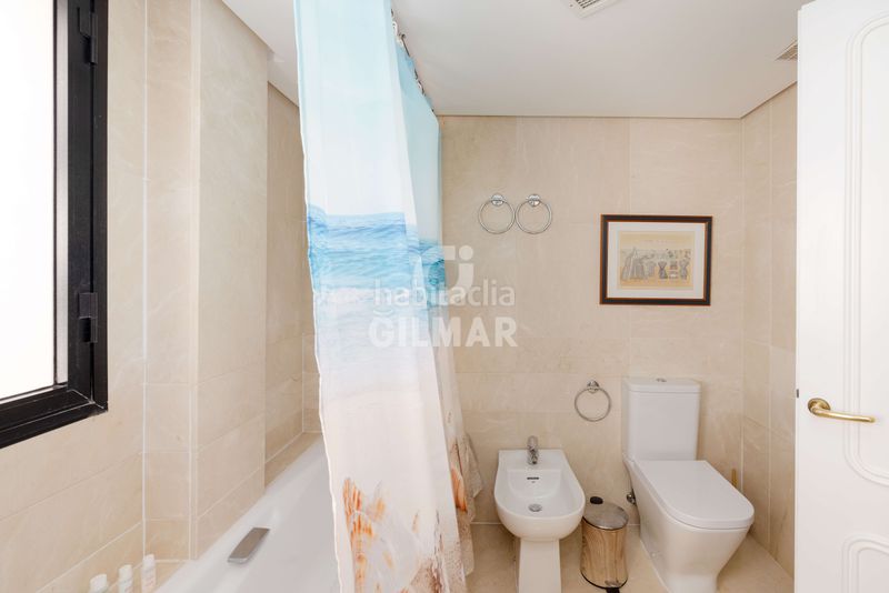 Foto cb33560e-0dd0-4ca1-9702-ff817401c549. Dúplex amb calefacció aparcament piscina a lomas de Marbella club Marbella