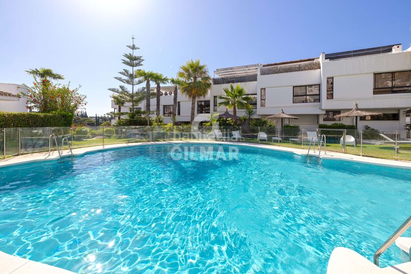 Foto d8a60c06-6f1f-4ca9-85e1-afddf8ddf098. Dúplex amb calefacció aparcament piscina a lomas de Marbella club Marbella