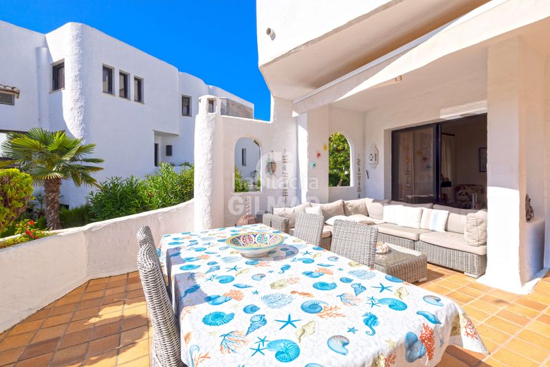 Foto f3b5517f-ba3d-46f3-8c0c-81db17071d37. Dúplex amb calefacció aparcament piscina a lomas de Marbella club Marbella
