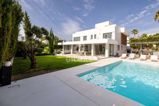 Xalet a Las Brisas. Ubicada en una de las zonas residenciales más consolidadas y pre