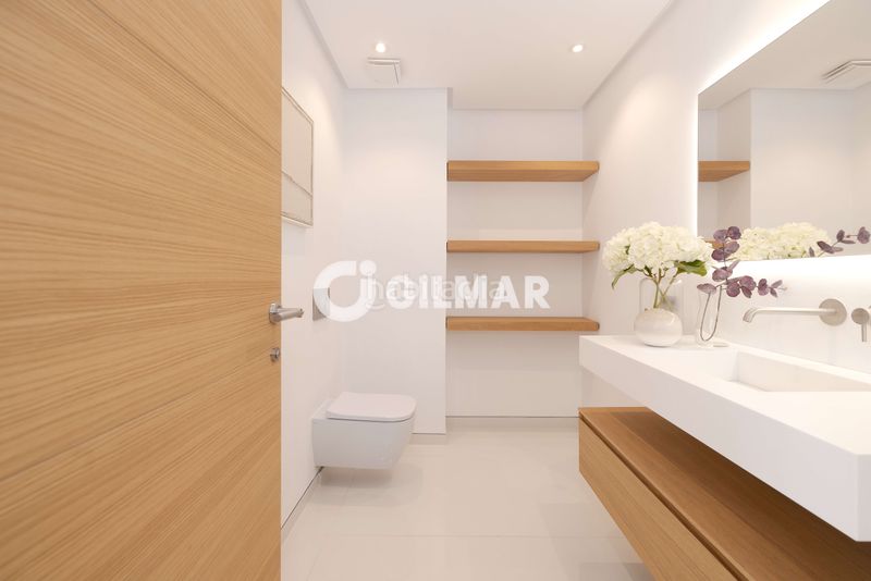Foto 31dc65aa-3c06-4492-a8a3-e6c9f08ed9ac. Apartament amb calefacció aparcament piscina a Puerto Banús Marbella