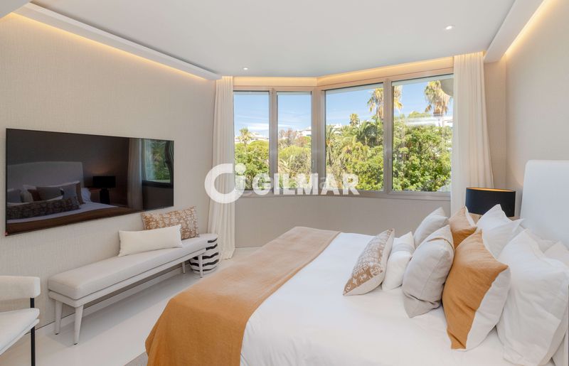 Foto 3d4a12d1-e207-4c7b-af55-3aa7c010c47f. Apartament amb calefacció aparcament piscina a Puerto Banús Marbella