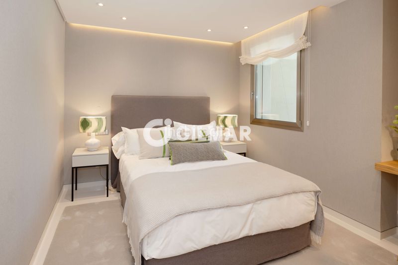 Foto 3d693776-00a0-469c-ab5a-4efececcc2cc. Apartament amb calefacció aparcament piscina a Puerto Banús Marbella