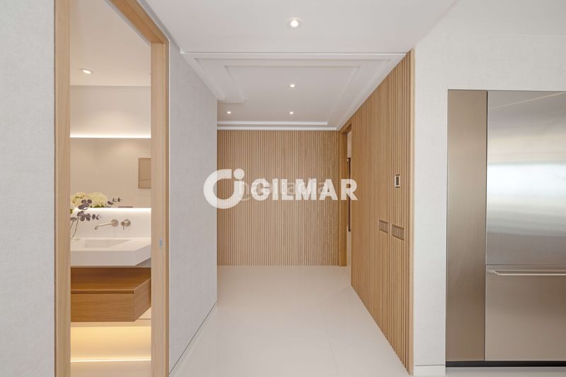 Foto 40e5edf9-d6e3-4a77-84b8-e273e0c1db7f. Apartament amb calefacció aparcament piscina a Puerto Banús Marbella
