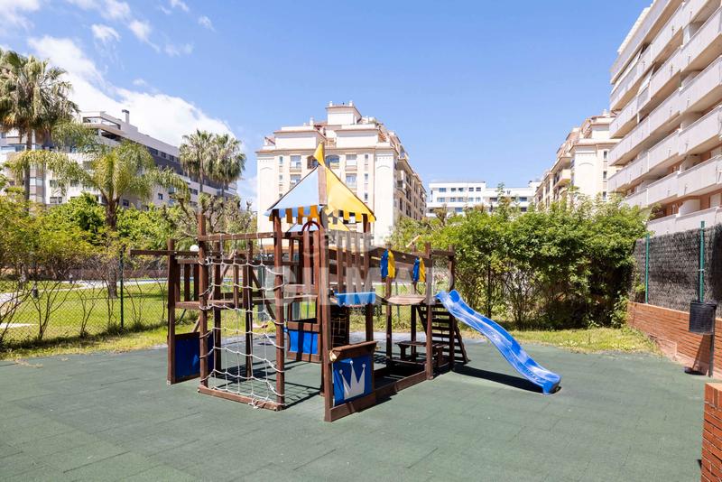 Foto fd62b3d8-3e54-4635-b6b5-c2fc05b795b1. Apartamento  en pleno corazón en Parque Central Estepona