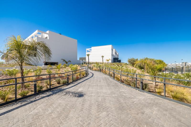 Foto b1661b17-9136-4cee-a352-01e379191590. Attico con parcheggio piscina in Guadalobón Estepona