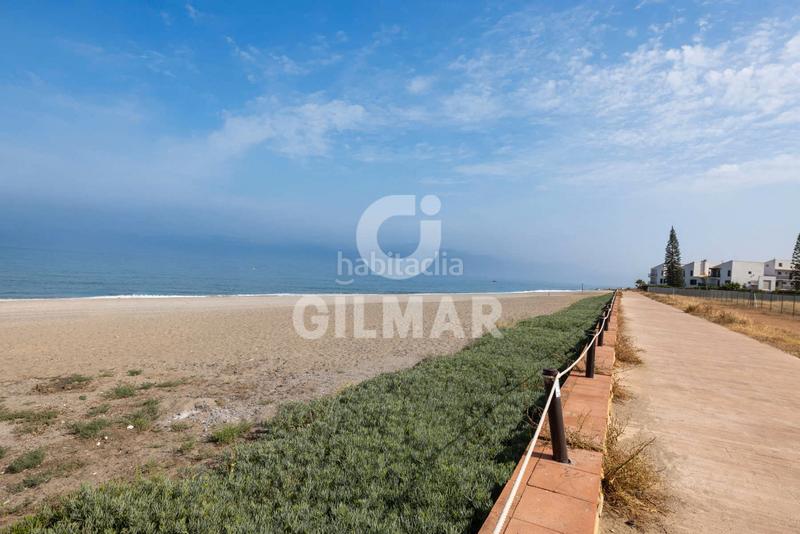 Foto 59dc2dda-ca28-4d6b-beac-d1df2c893185. Apartamento  totalmente reformado junto playa en Manilva