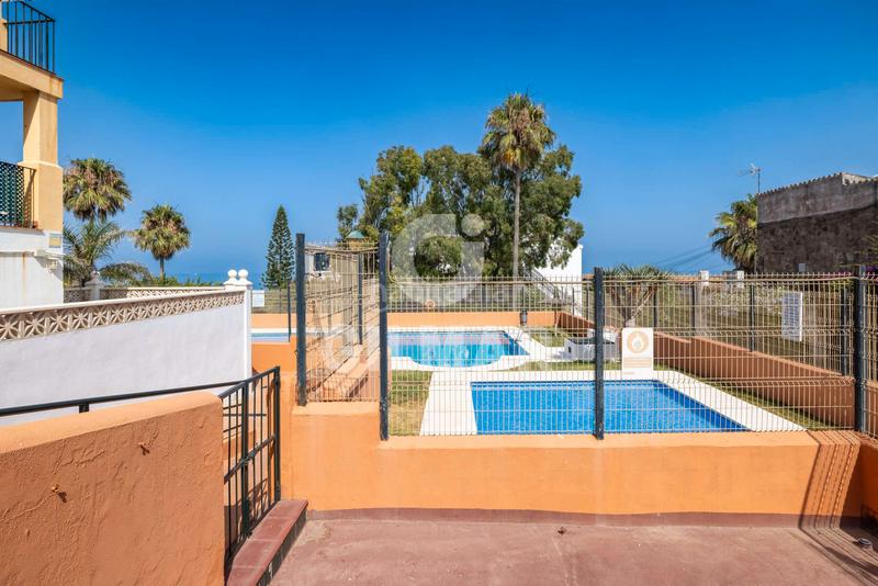 Foto e8408fe1-6e04-4c5a-9fbf-705ed7fce129. Apartamento  totalmente reformado junto playa en Manilva