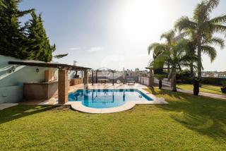 Chalet  Calle pico del naranco. Moderno chalet cerca de guadalmina