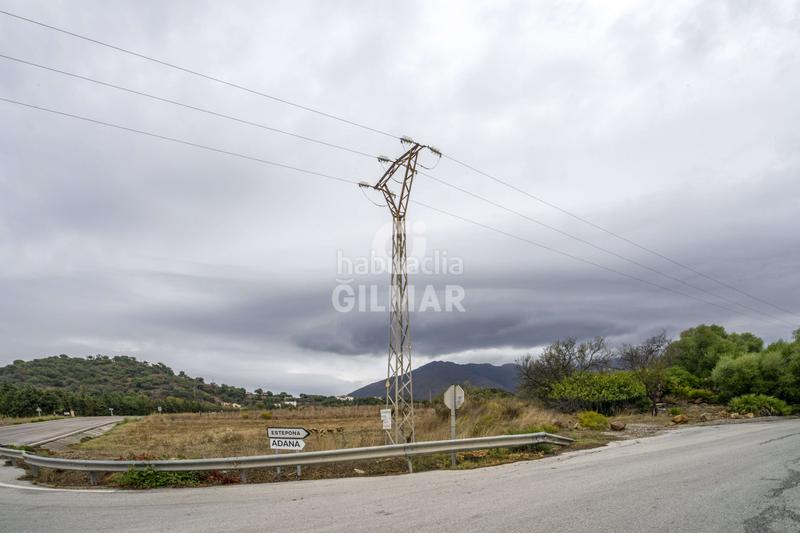 Foto 5ccf9fce-a01a-48ac-a585-fcbde6bdca0e. Solar industrial a Casares pueblo Casares