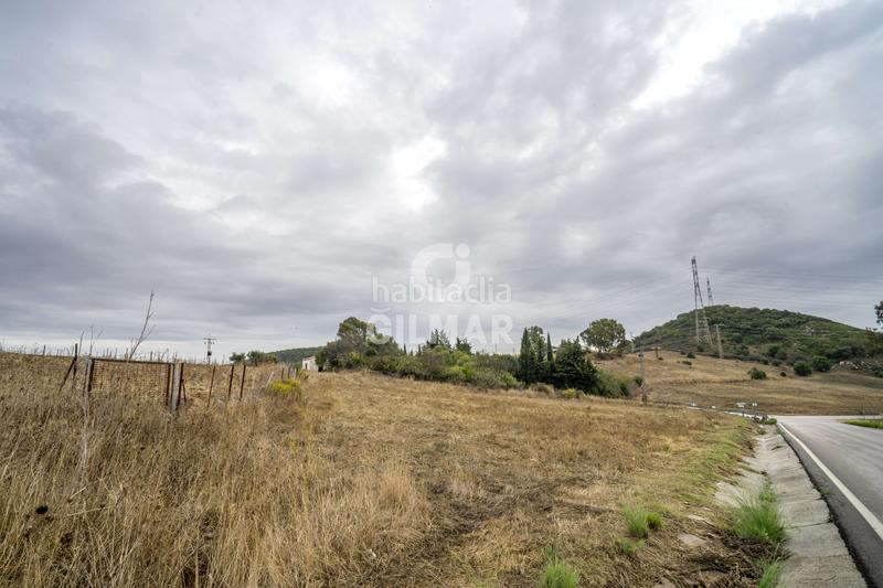 Foto 781c6f70-18d6-400b-8cbd-25f2adee2e70. Solar industrial a Casares pueblo Casares