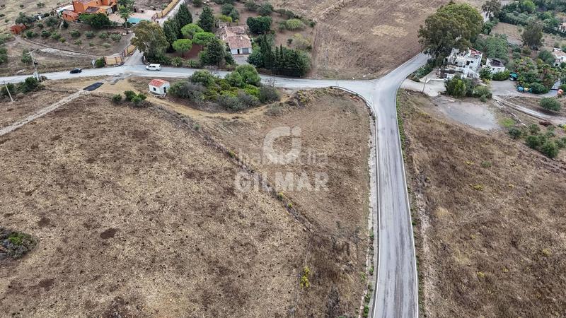 Foto 89a86676-90b2-47b7-8931-62766f9f2432. Solar industrial a Casares pueblo Casares