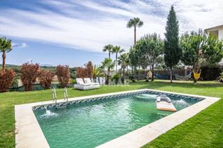 Chalet in Sotogrande Alto. Este chalet independiente en sotogrande alto cuenta con 5 habita