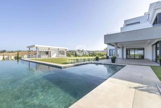 Chalet à Sotogrande Alto. Villa de lujo con vistas panorámicas al golf y al lago en sotogr