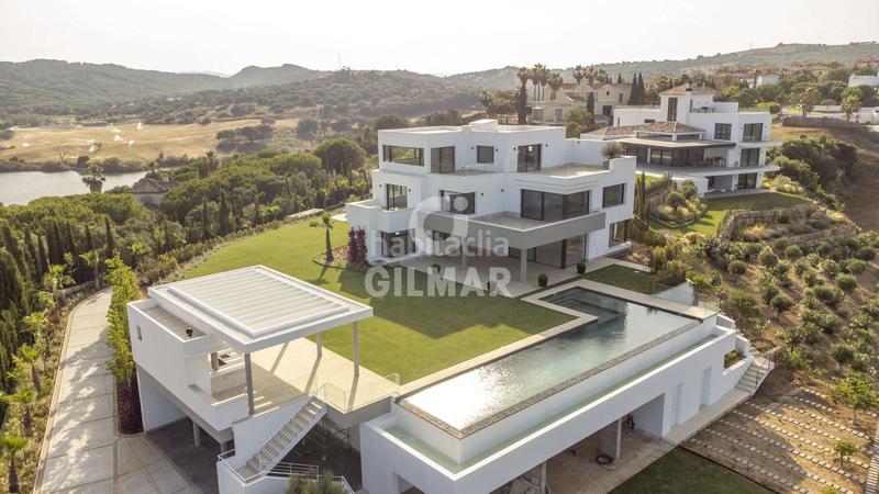 Foto 1bbf3093-5bbe-4b8a-a276-faa2ea7bde1b. Chalet con riscaldamento piscina in Sotogrande alto Sotogrande