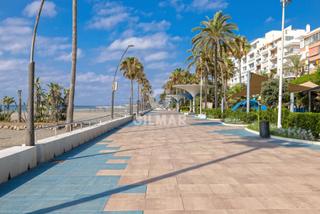 Piccolo appartamento in Puerto de Estepona. Apartamento en edificio en primera línea del paseo marítimo de e