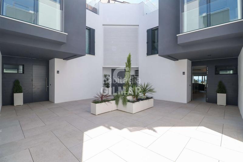 Foto 1f0017ee-868b-4f95-b7d9-f294ccd9e001. Casa adossada amb calefacció aparcament piscina a Estepona