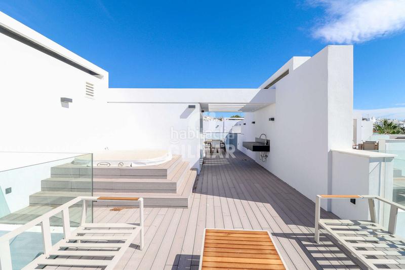 Foto a199f138-59a9-483a-ae9c-2ef2df818128. Casa adossada amb calefacció aparcament piscina a Estepona