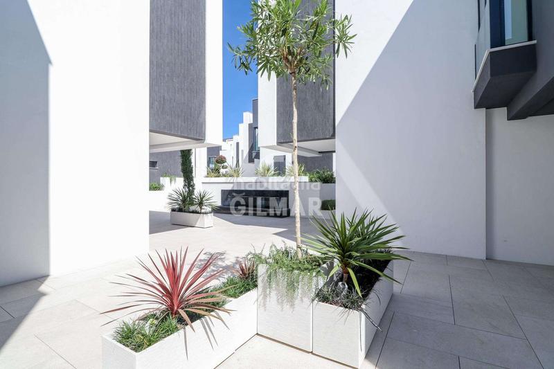 Foto b556a9e3-329b-4ac4-b040-e997a332eb78. Casa adossada amb calefacció aparcament piscina a Estepona