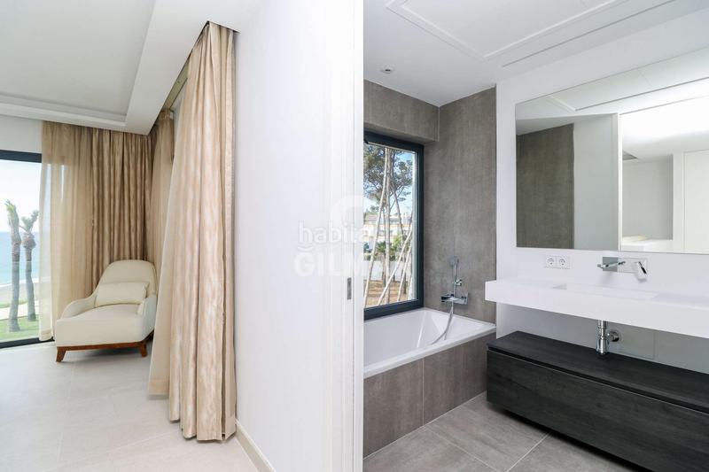 Foto be1bf051-ef7c-47d6-9b3c-6103f33d2a57. Casa adossada amb calefacció aparcament piscina a Estepona