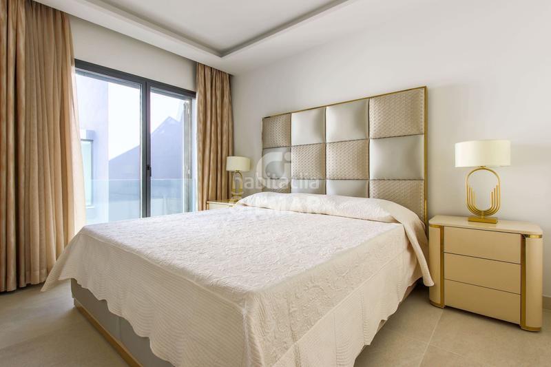 Foto ec7be739-06e7-4e82-af2d-26dd06107855. Casa adossada amb calefacció aparcament piscina a Estepona