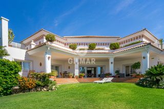 Xalet a El Paraíso. Con licencia turística  esta impresionante propiedad está ubicad