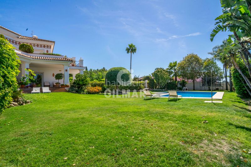 Foto f59406ec-937b-43cc-8611-ba121ce65806. Xalet amb calefacció aparcament piscina a El Paraíso Benahavís