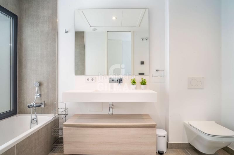 Foto 20d6aa34-e7e0-4536-b871-71cdef470b7f. Casa a schiera con riscaldamento parcheggio piscina in Estepona