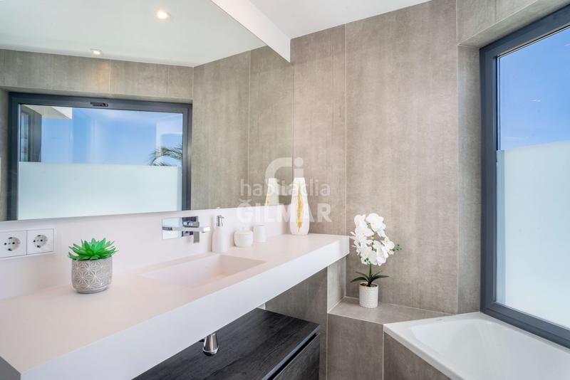 Foto 6a8017d6-9a5e-4262-b8b0-b6cf177c497e. Casa a schiera con riscaldamento parcheggio piscina in Estepona