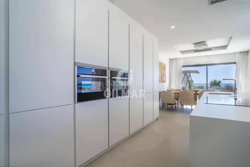 Foto 6d11ada6-6fe3-43f9-8d8a-dc3ada450468. Casa a schiera con riscaldamento parcheggio piscina in Estepona