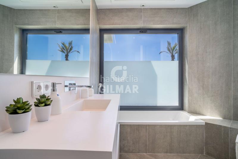 Foto d8113e34-a192-43e5-907d-ed488b92ddf9. Casa a schiera con riscaldamento parcheggio piscina in Estepona