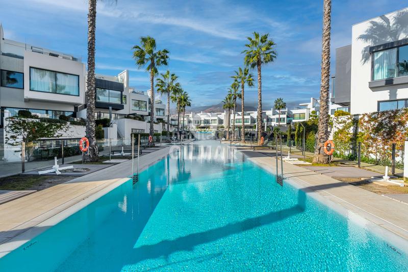 Foto e4e2c139-957c-4b8d-b2ab-b348896afc4c. Casa a schiera con riscaldamento parcheggio piscina in Estepona