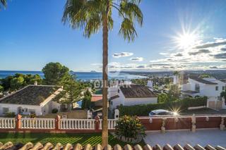 Chalet in Seghers. Magnífica villa con panorámicas vistas al mar y la sierra de en