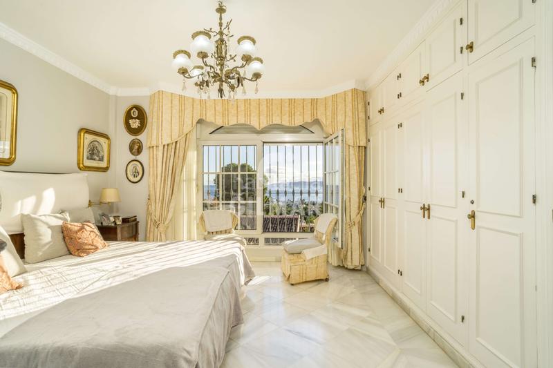 Foto 31c24fc0-b12c-407a-945e-5ab0bb780ced. Chalet with heating parking pool in Seghers Estepona