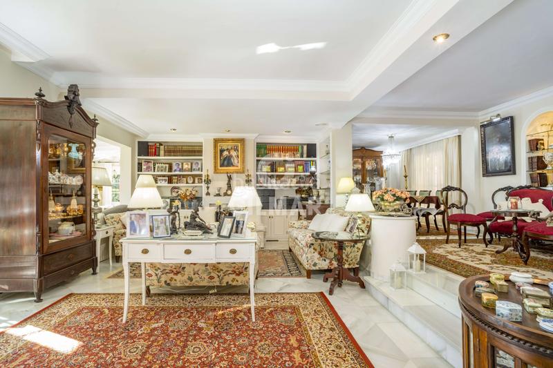 Foto 49e11567-3f23-44e3-9b02-b310d436a647. Chalet with heating parking pool in Seghers Estepona